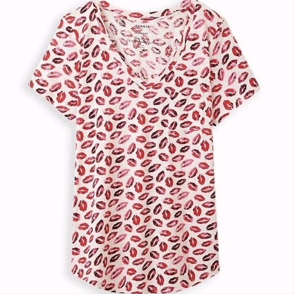 Torrid Lipstick Print Classic V-Neck Tee - Picture 1 of 4